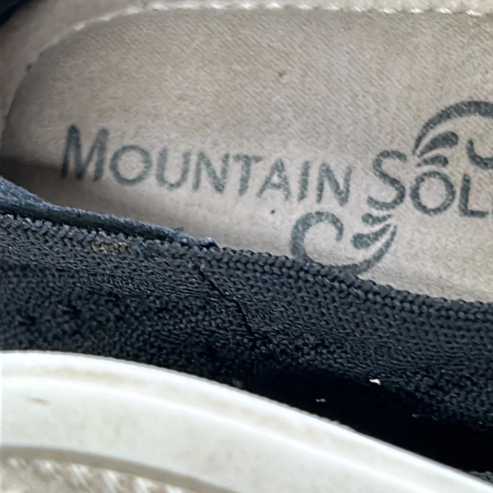 Mountain Sole black‎ slip on tennis shoes women’s 7